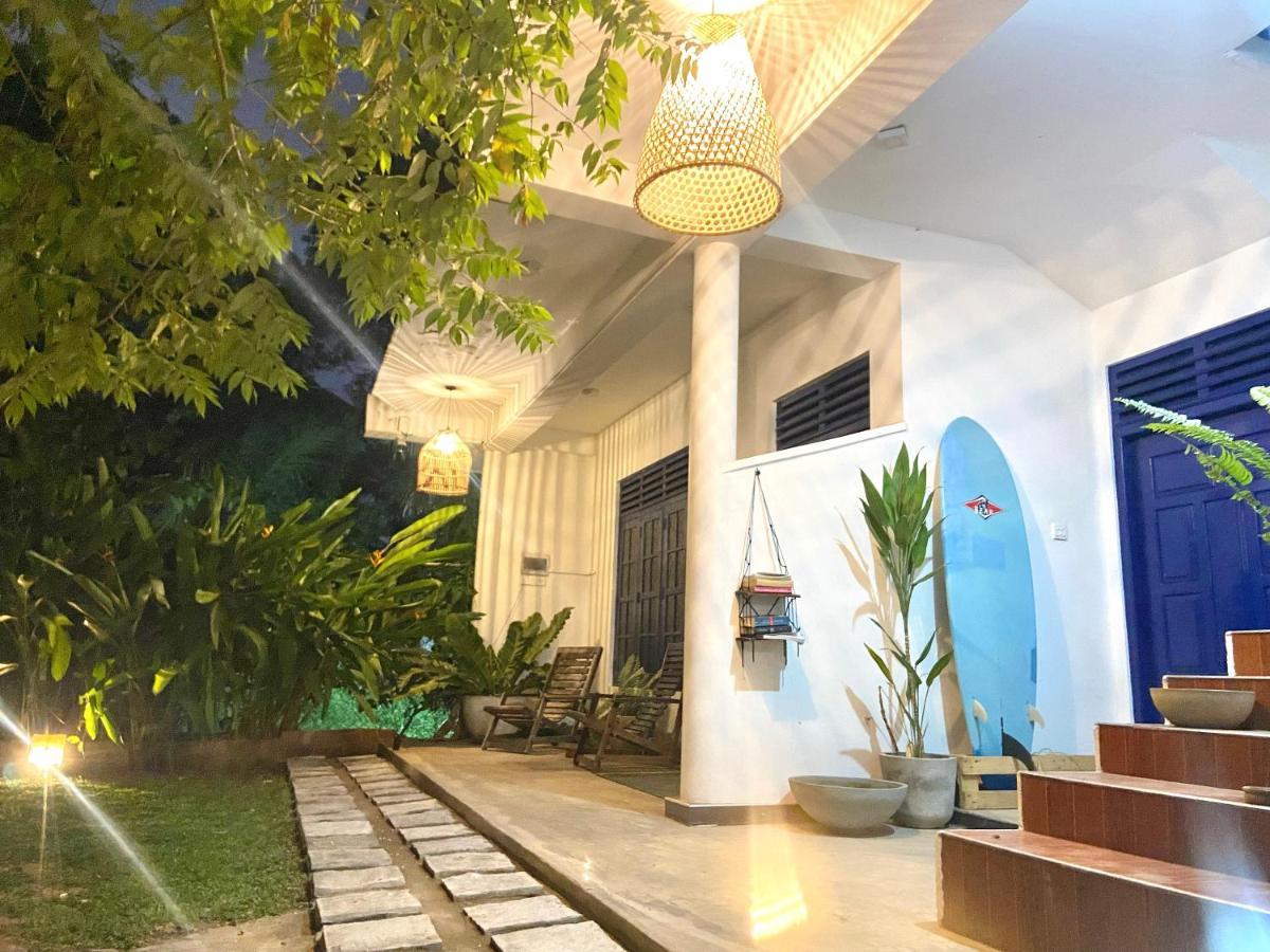 Babylon Mirissa Hostel Exterior photo